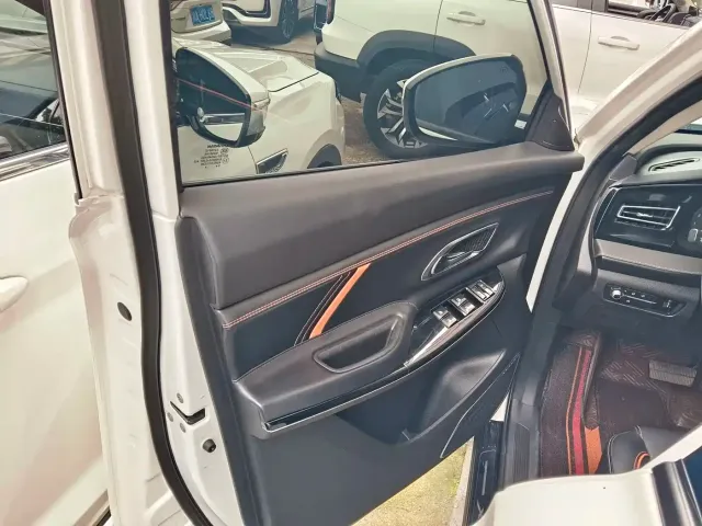 Changan Oshan Changan Oshan X7 PLUS 2022 1.5T Blue Whale Edition Auto Executive — Фото автомобиля 12