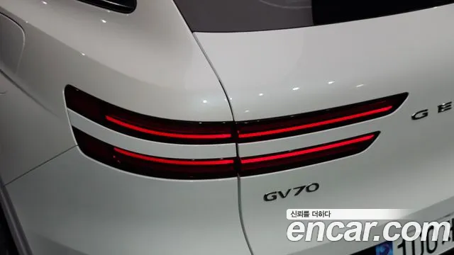 Genesis GV70 — Фото автомобиля 8
