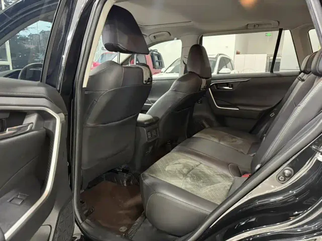 Toyota RAV4 — Фото автомобиля 14