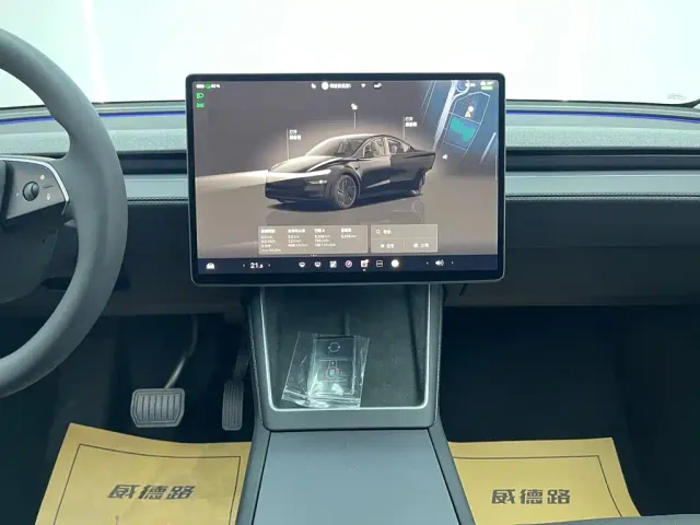 Tesla Model Y — Фото автомобиля 22