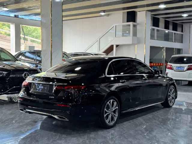 Mercedes-Benz E-Class — Фото автомобиля 11