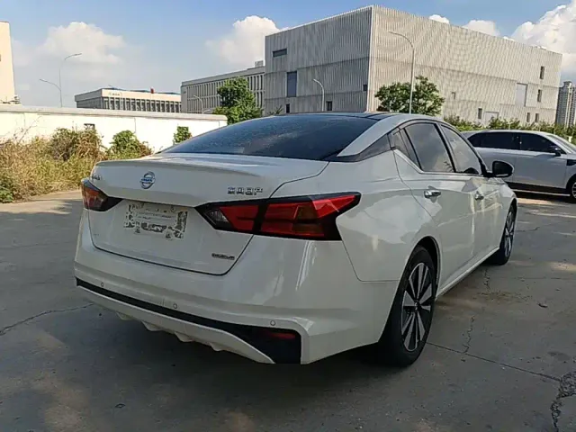 Nissan Teana — Фото автомобиля 6