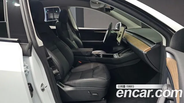Tesla Model Y — Фото автомобиля 11