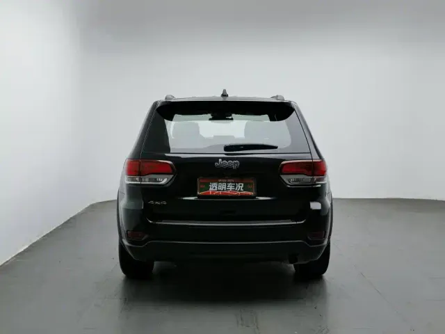 Jeep Grand Cherokee — Фото автомобиля 4