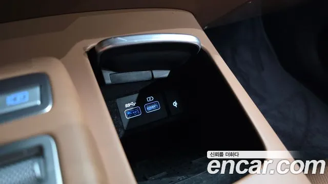 Genesis GV70 — Фото автомобиля 16