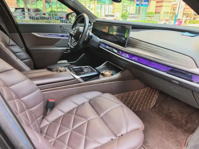 BMW 7 Series — Фото автомобиля 9