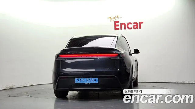 Tesla Model Y — Фото автомобиля 4