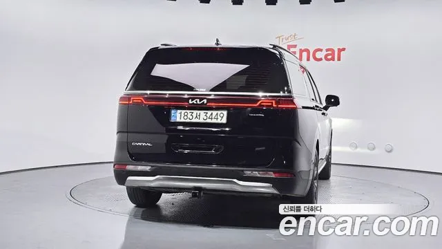 Kia Carnival Generation 4 — Фото автомобиля 4
