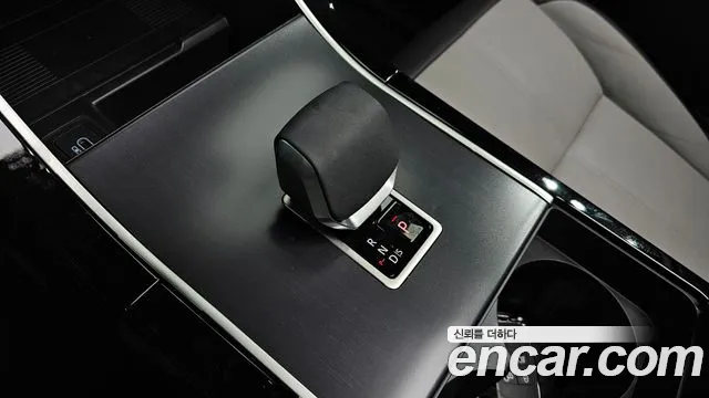 Land Rover Range Rover Velar — Фото автомобиля 12