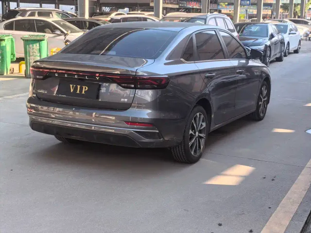 Geely Emgrand — Фото автомобиля 7