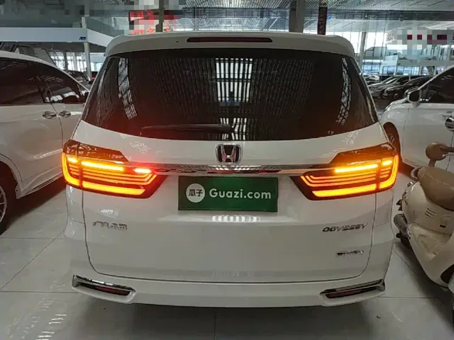 Honda Odyssey — Фото автомобиля 5
