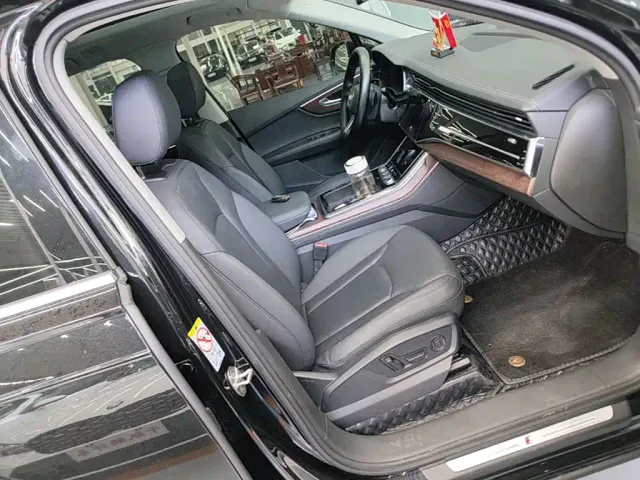 Audi Q7 — Фото автомобиля 24