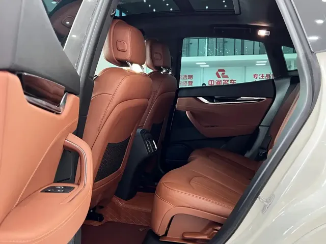Maserati Levante — Фото автомобиля 5