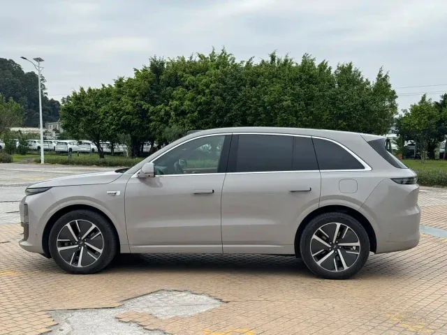 Li Auto L6 — Фото автомобиля 6
