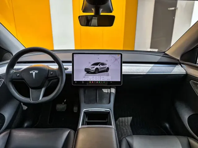 Tesla Model Y — Фото автомобиля 7