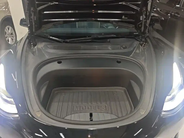 Tesla Model 3 — Фото автомобиля 19
