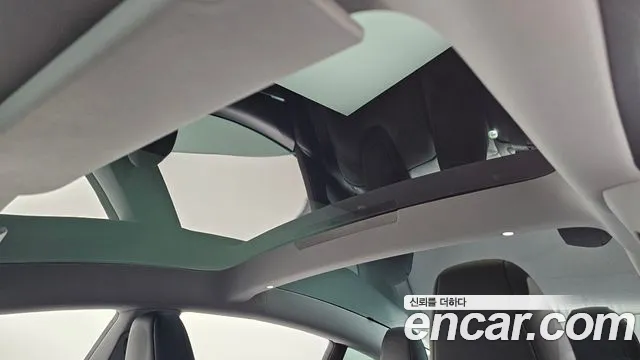 Tesla Model 3 — Фото автомобиля 30