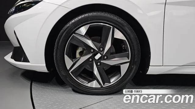 Hyundai AVANTE Avante (CN7) — Фото автомобиля 5