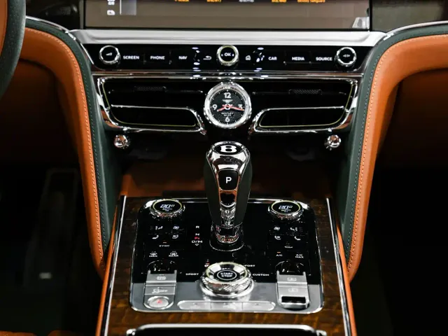 Bentley Flying Spur — Фото автомобиля 15