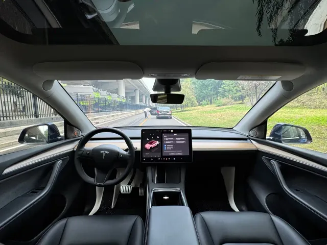 Tesla Model Y — Фото автомобиля 13