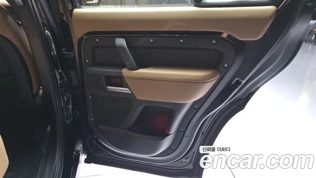 Land Rover Defender — Фото автомобиля 14