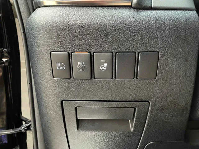 Toyota Alphard — Фото автомобиля 8