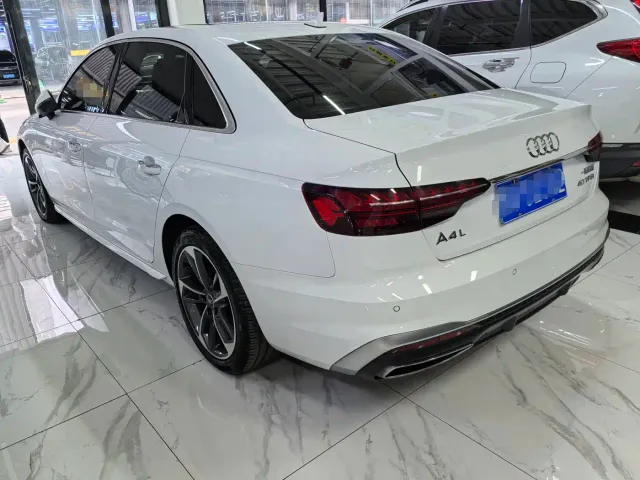 Audi A4L — Фото автомобиля 4