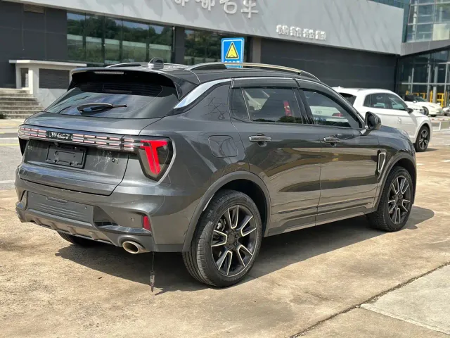 Lynk & Co 01 — Фото автомобиля 4