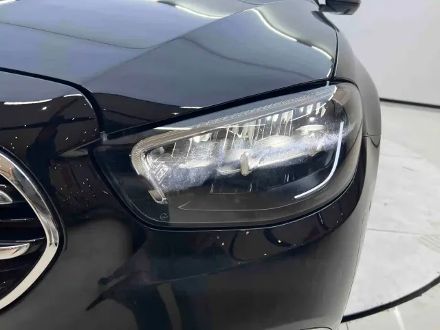 Mercedes-Benz E-Class — Фото автомобиля 8