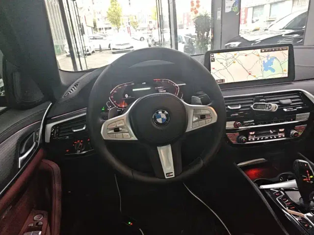 BMW 5 Series — Фото автомобиля 10