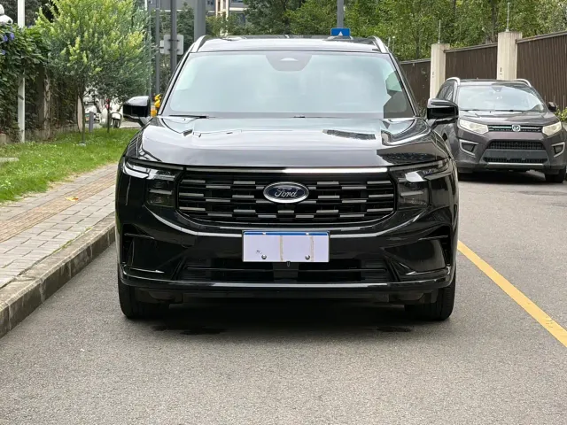Ford Edge — Фото автомобиля 3