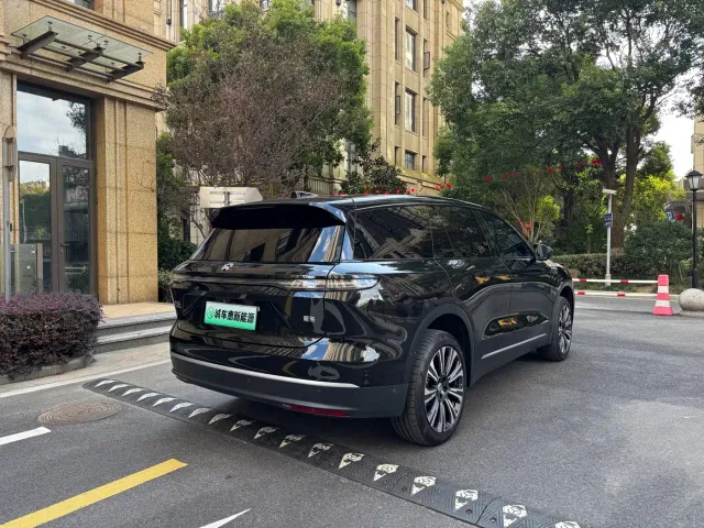 Nio ES8 — Фото автомобиля 13