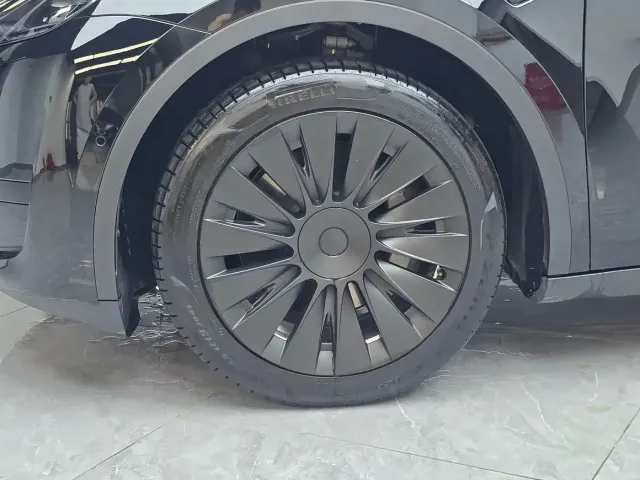 Tesla Model Y — Фото автомобиля 4