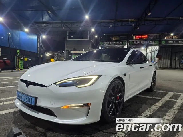 Tesla Model S — Фото автомобиля 9
