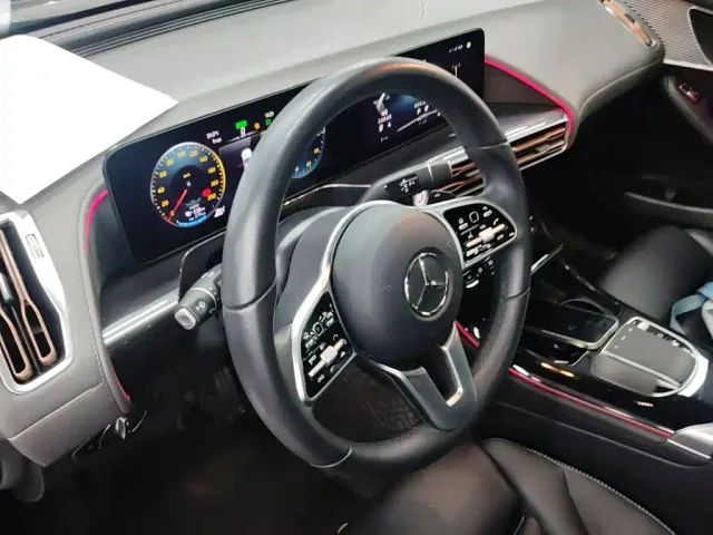 Mercedes-Benz EQC — Фото автомобиля 6