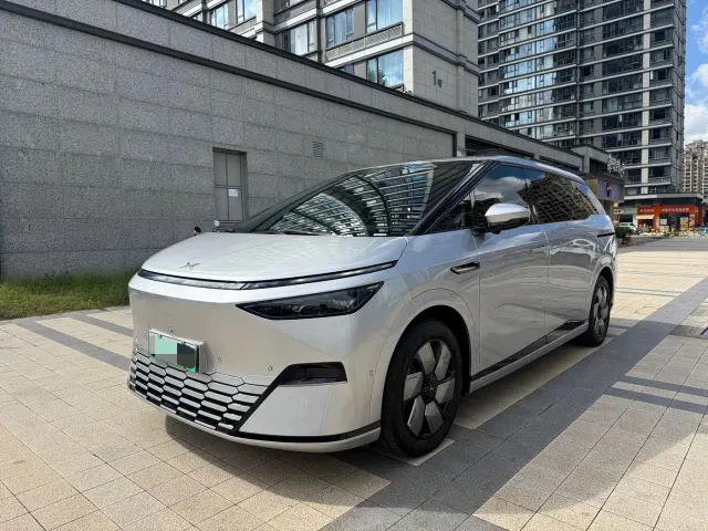 Фотография автомобиля — Xpeng X9
