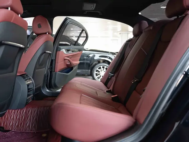 BMW 5 Series — Фото автомобиля 16
