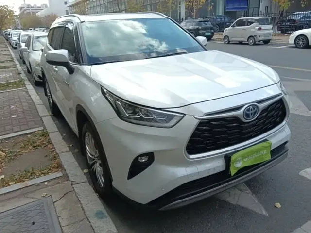 Toyota Highlander — Фото автомобиля 3