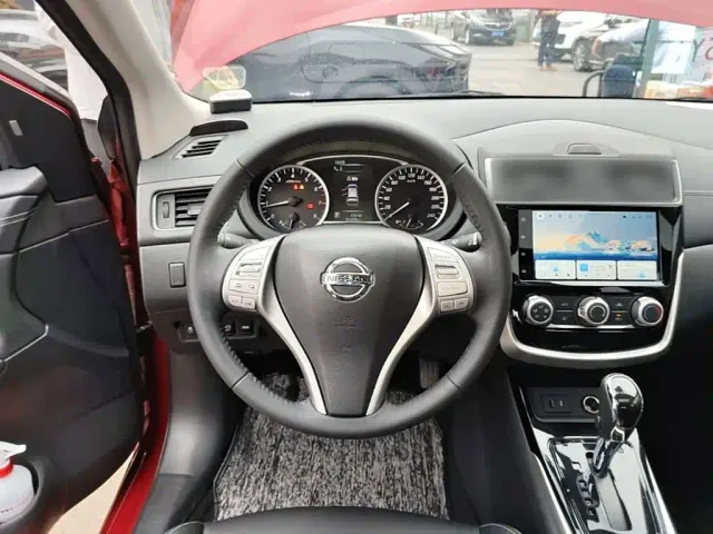 Nissan Tiida — Фото автомобиля 10