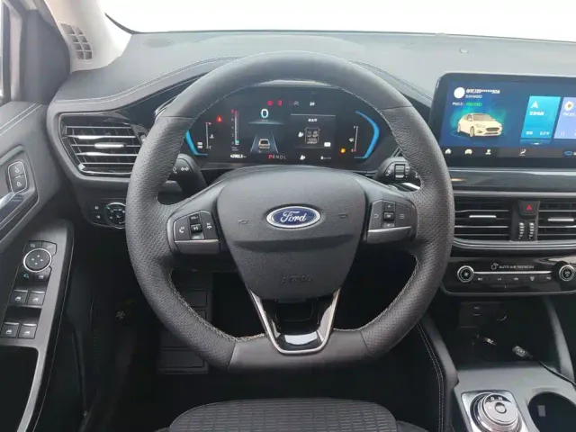 Ford Focus — Фото автомобиля 15