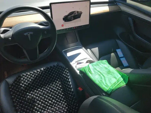 Tesla Model 3 — Фото автомобиля 14