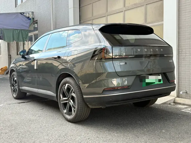 Volvo XC70 Plug-in Hybrid — Фото автомобиля 4