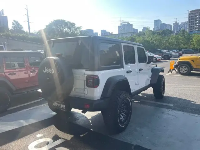 Jeep Wrangler — Фото автомобиля 15