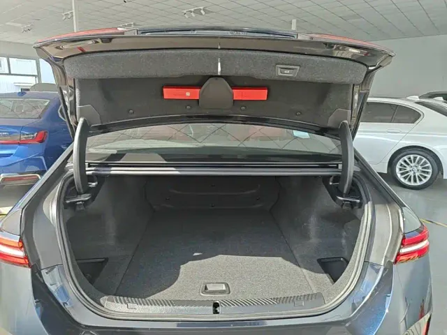 BMW i5 — Фото автомобиля 18