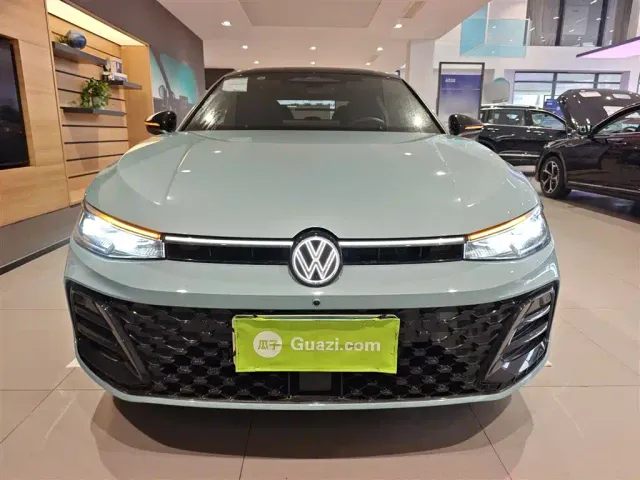 Volkswagen Passat — Фото автомобиля 2