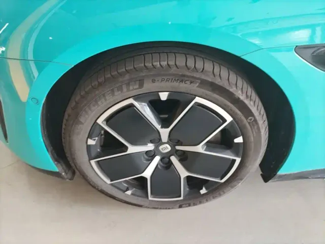 Xiaomi SU7 — Фото автомобиля 22