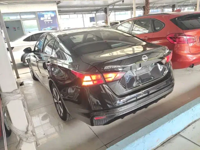 Nissan Teana — Фото автомобиля 4