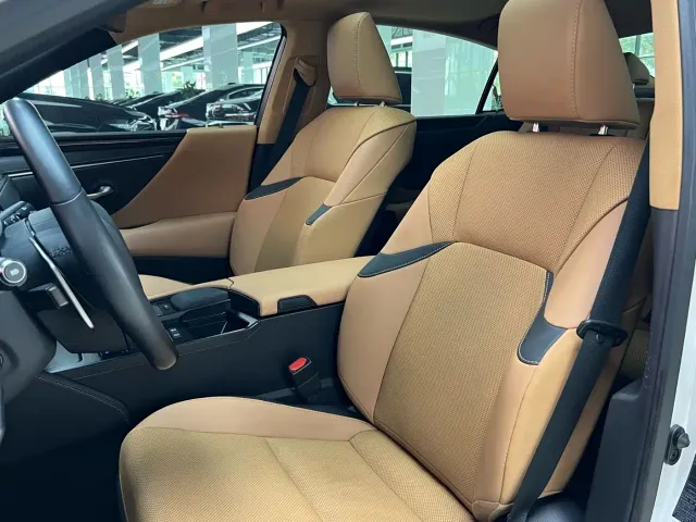 Lexus ES — Фото автомобиля 9