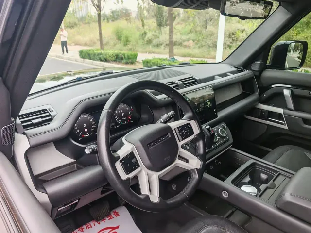 Land Rover Defender — Фото автомобиля 25