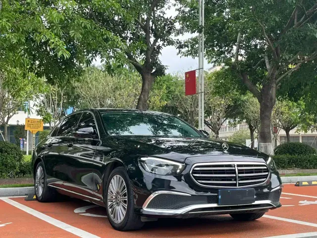 Mercedes-Benz E-Class — Фото автомобиля 3